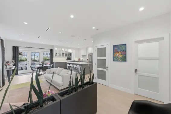 1 272 East 9th Street, North Vancouver For Sale - image 4