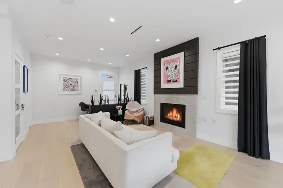 1 272 East 9th Street, North Vancouver For Sale - image 6