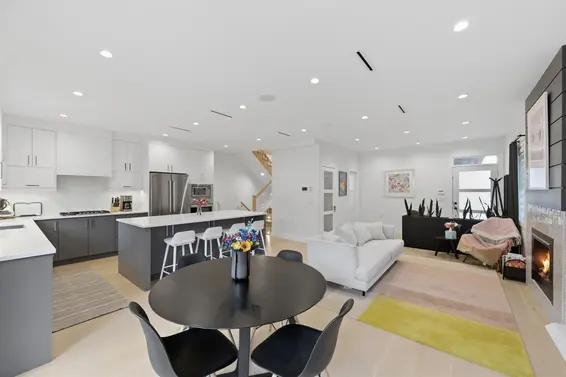 1 272 East 9th Street, North Vancouver For Sale - image 7