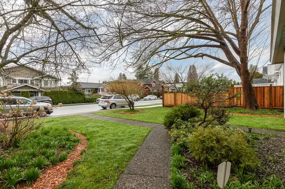 348 East 17 Street, North Vancouver For Sale - image 3