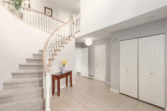 348 East 17 Street, North Vancouver For Sale - image 4