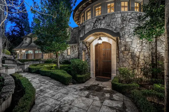 4672 Clovelly Walk, West Vancouver For Sale - image 4