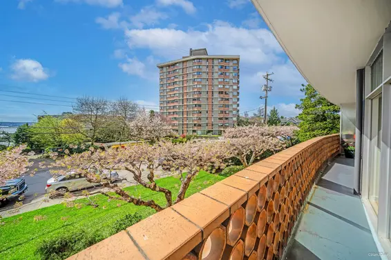 104 2135 Argyle Avenue, West Vancouver