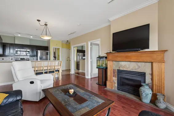 302 131 West 3rd Street, North Vancouver For Sale - image 4