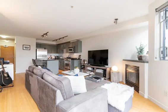 203 122 East 3rd Street, North Vancouver For Sale - image 10
