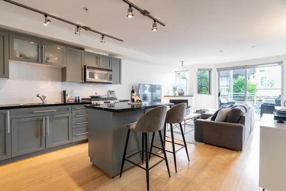 203 122 East 3rd Street, North Vancouver For Sale - image 3