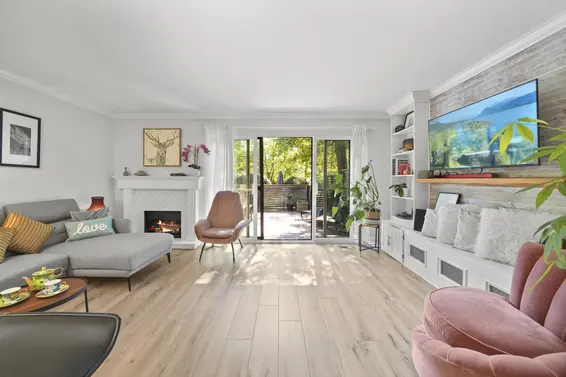 49 1910 Cedar Village Crescent, North Vancouver For Sale - image 2
