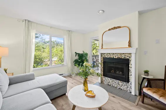 204 1528 Bowser Avenue, North Vancouver