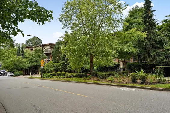 332 1633 Mackay Avenue, North Vancouver For Sale - image 2