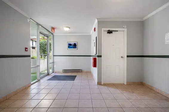 202 320 West 2nd Street, North Vancouver For Sale - image 3