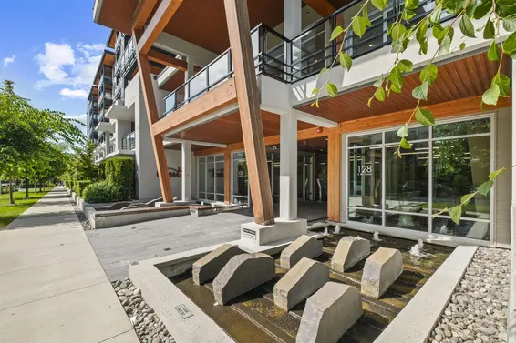 209 128 East 8th Street, North Vancouver For Sale - image 2