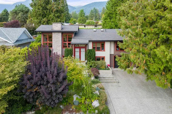 690 St. Ives Crescent, North Vancouver