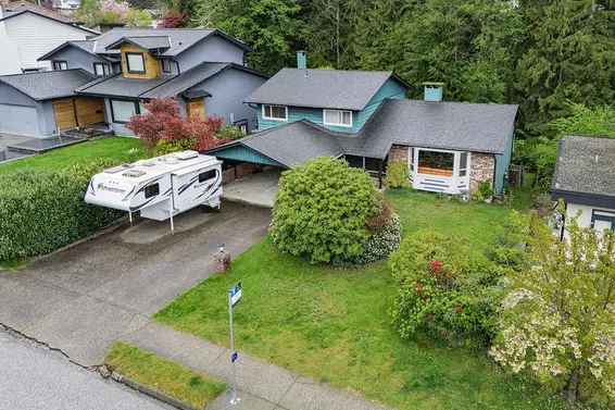 5178 Cliffridge Avenue, North Vancouver For Sale - image 2