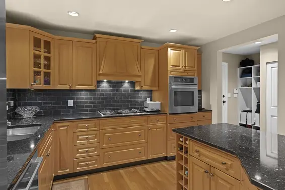 4641 Woodburn Road, West Vancouver For Sale - image 8