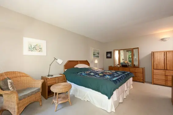 4136 Virginia Crescent, North Vancouver For Sale - image 8