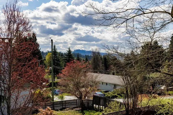 2094 Viewlynn Drive, North Vancouver For Sale - image 4