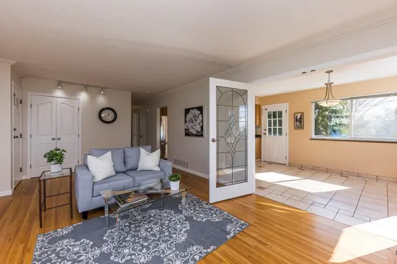 2094 Viewlynn Drive, North Vancouver For Sale - image 6