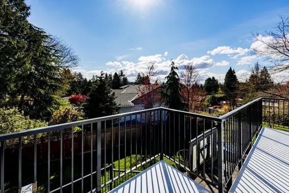 2094 Viewlynn Drive, North Vancouver For Sale - image 9
