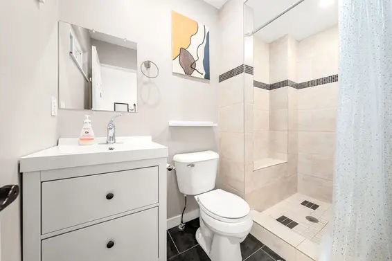 2315 Mountain Highway, North Vancouver For Sale - image 32