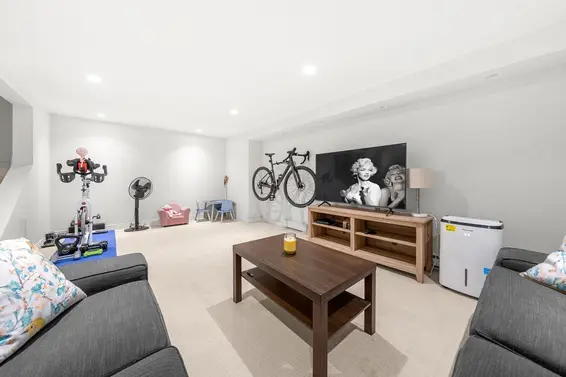 2315 Mountain Highway, North Vancouver For Sale - image 36