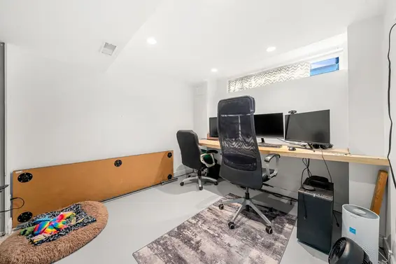 2315 Mountain Highway, North Vancouver For Sale - image 37