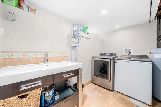 2315 Mountain Highway, North Vancouver For Sale - image 38