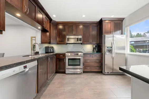 2315 Mountain Highway, North Vancouver For Sale - image 4