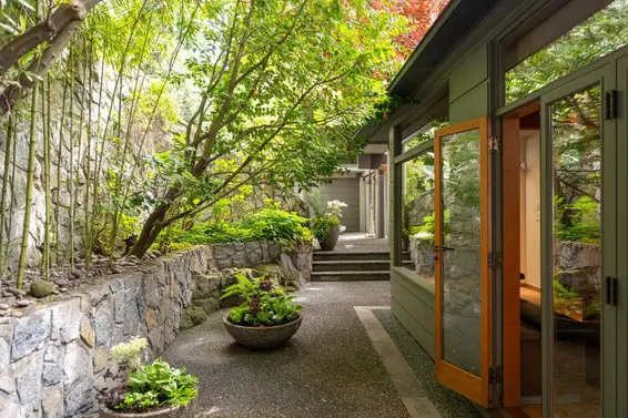 4036 Marine Drive, West Vancouver For Sale - image 33