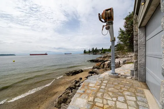 4036 Marine Drive, West Vancouver For Sale - image 36