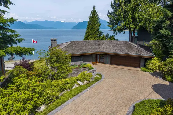 290 Lions Bay Avenue, Lions Bay