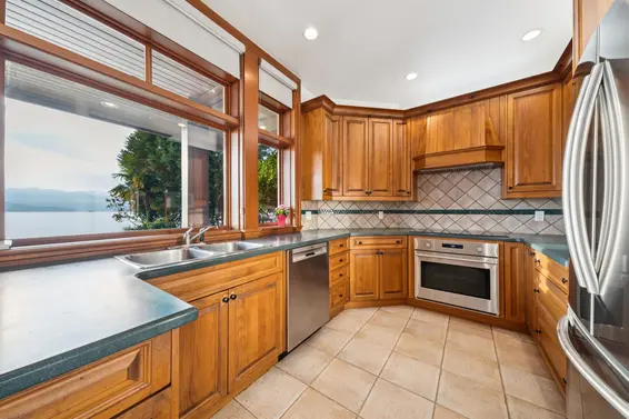 290 Lions Bay Avenue, Lions Bay For Sale - image 18