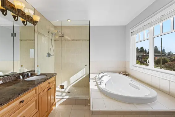 1197 Fulton Avenue, West Vancouver For Sale - image 23