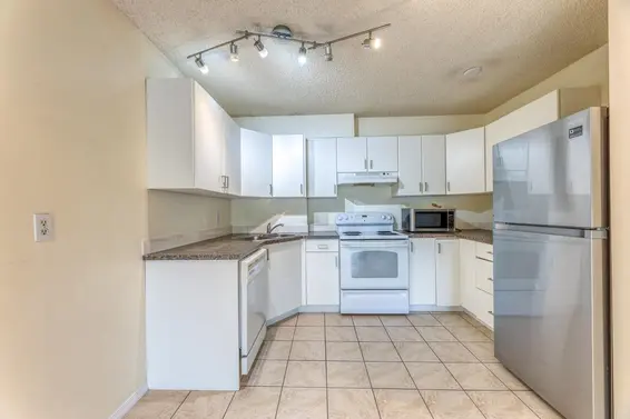 1020 2012 Fullerton Avenue, North Vancouver For Sale - image 4