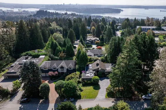 1192 Chartwell Crescent, West Vancouver For Sale - image 2