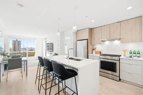 304 108 East 8th Street, North Vancouver