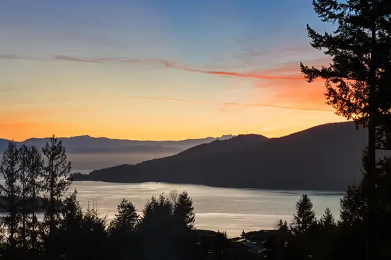 4721 Woodside Place, West Vancouver For Sale - image 2