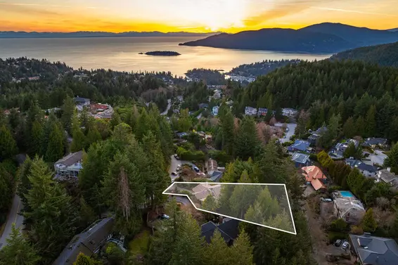 4721 Woodside Place, West Vancouver For Sale - image 6