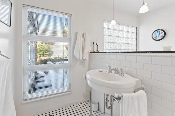 2433 Mathers Avenue, West Vancouver For Sale - image 19