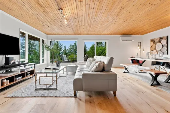 325 Bayview Place, Lions Bay For Sale - image 2