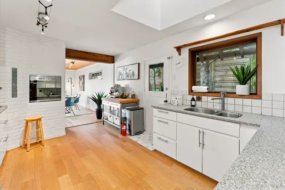 325 Bayview Place, Lions Bay For Sale - image 4