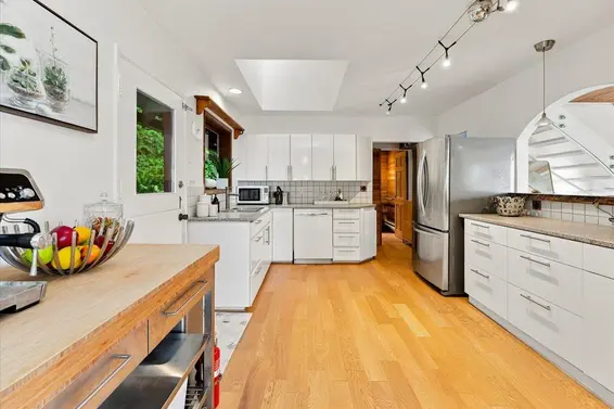325 Bayview Place, Lions Bay For Sale - image 5