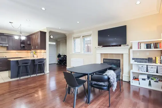 203 East 18th Street, North Vancouver For Sale - image 3