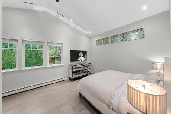 2140 Pemberton Avenue, North Vancouver For Sale - image 10
