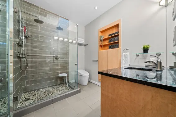 2140 Pemberton Avenue, North Vancouver For Sale - image 14