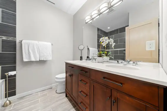 2140 Pemberton Avenue, North Vancouver For Sale - image 16