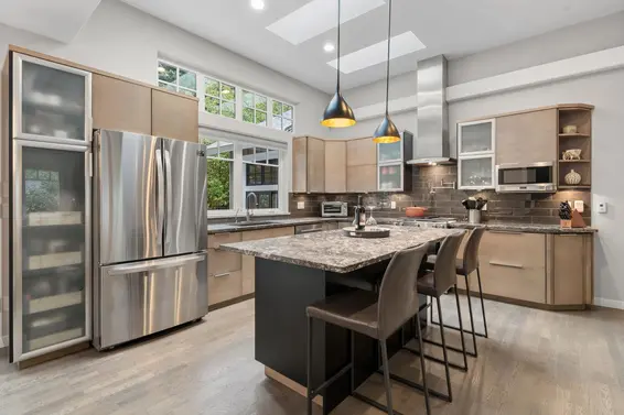 2140 Pemberton Avenue, North Vancouver For Sale - image 4