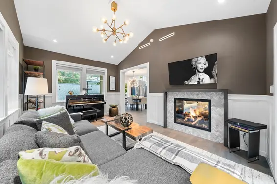 2140 Pemberton Avenue, North Vancouver For Sale - image 9