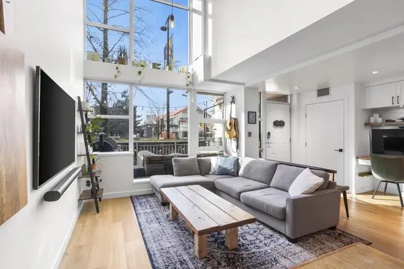 TH2 168 East Esplanade Avenue, North Vancouver For Sale - image 2