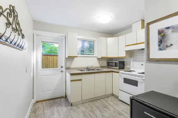 884 Wellington Drive, North Vancouver For Sale - image 33