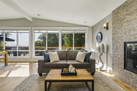 884 Wellington Drive, North Vancouver For Sale - image 9